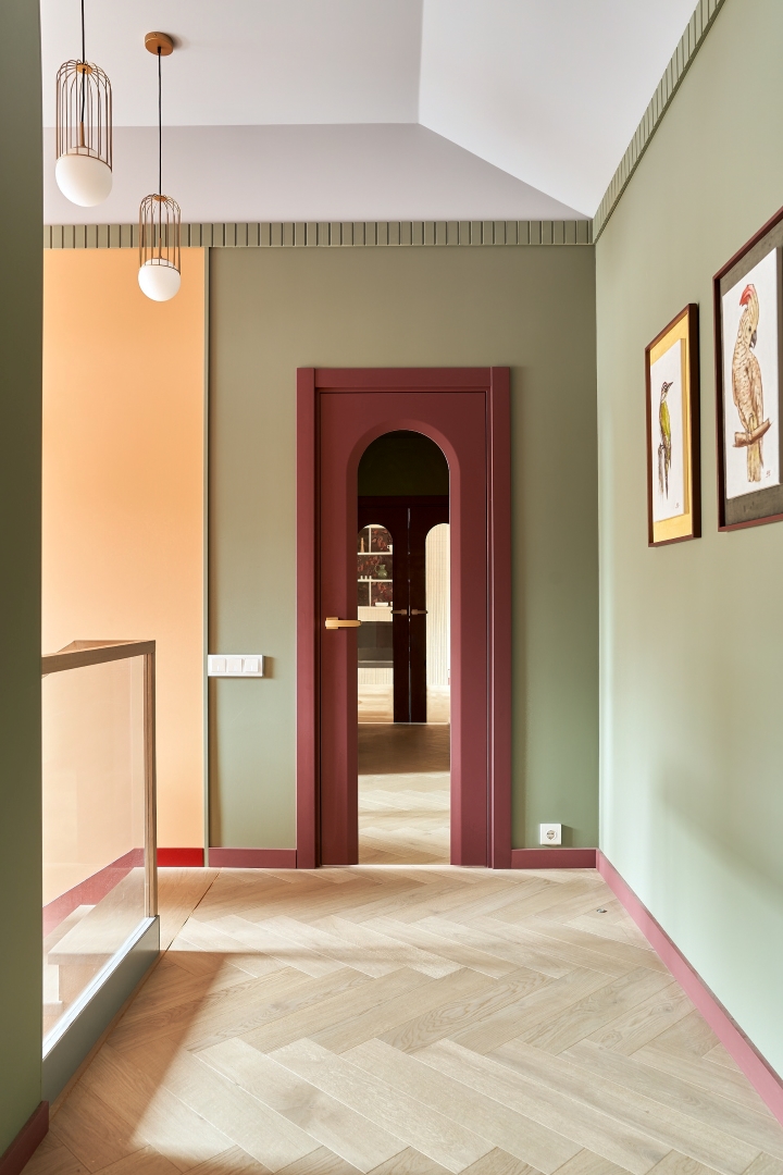 Дом с цветным интерьером