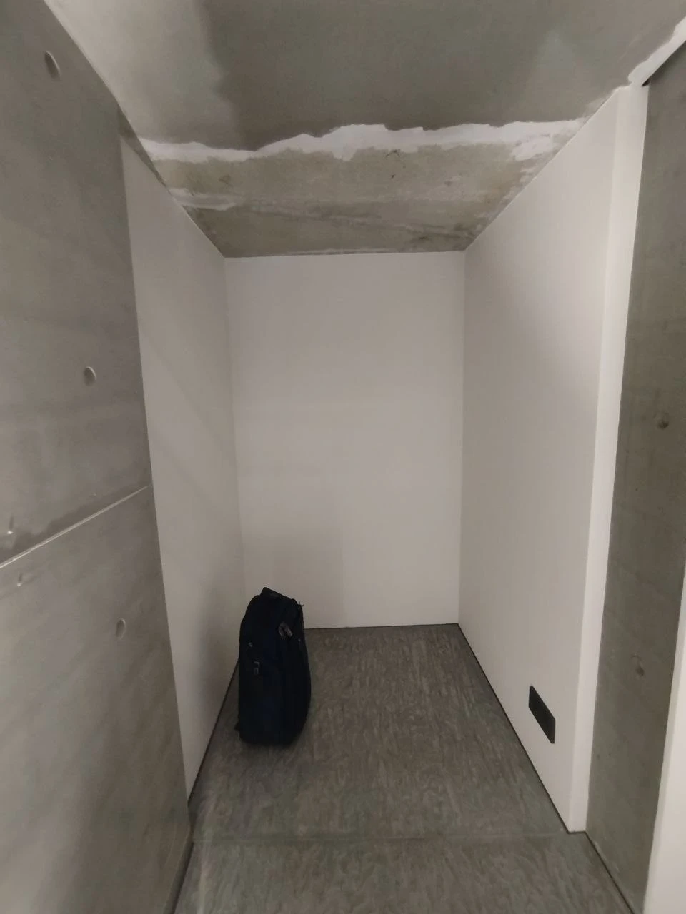 Межкомнатная перегородка 1000 линий цельностеклянная, черный